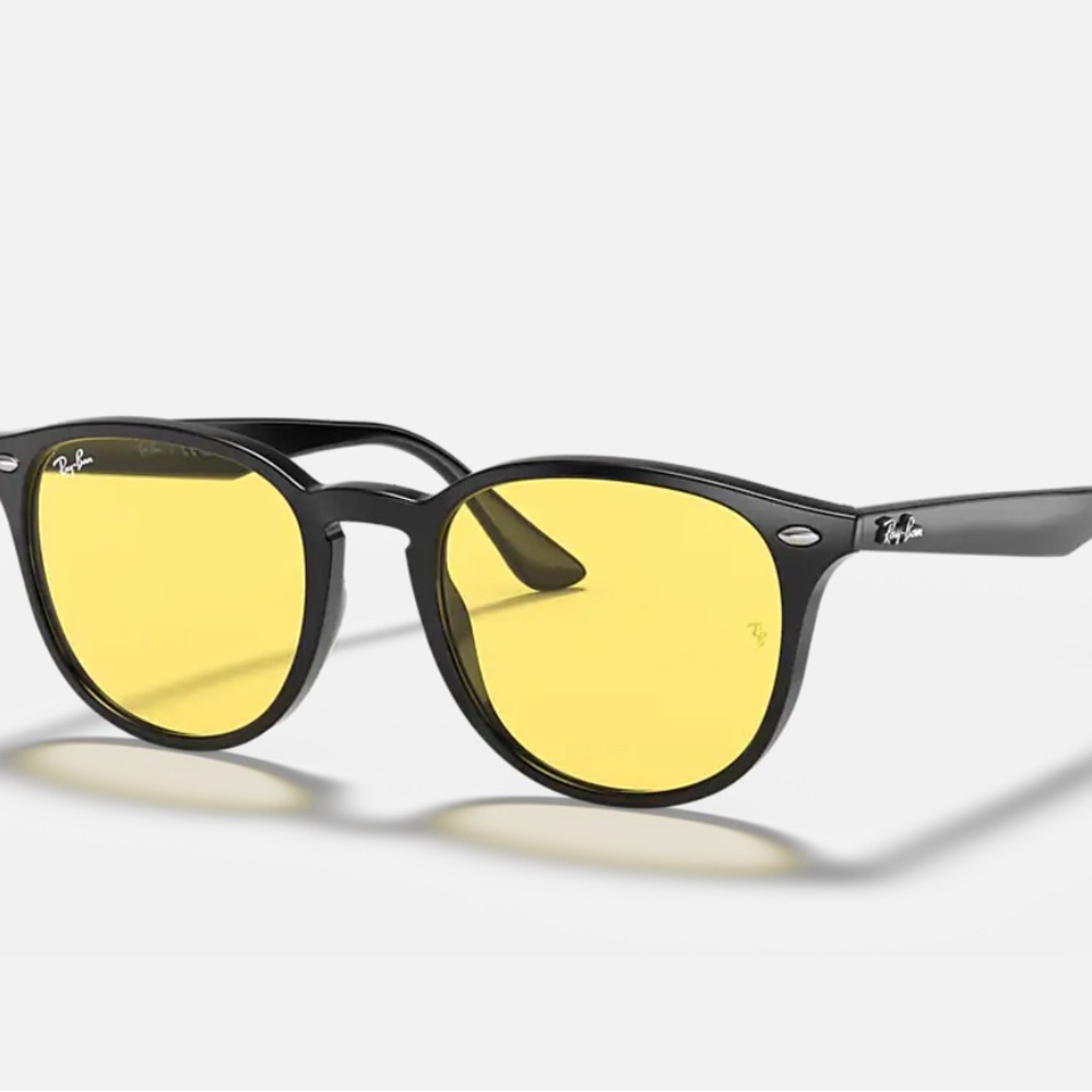 RayBan sunglasses Made in Italy. 
RB4259F/ FRAME Black
LENSES Yellow